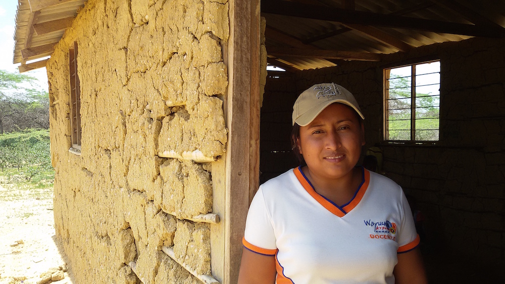 Yenifer Cotes, del clan Epieyu, la maestra de preescolar y primero (Foto: Mónica Baró)