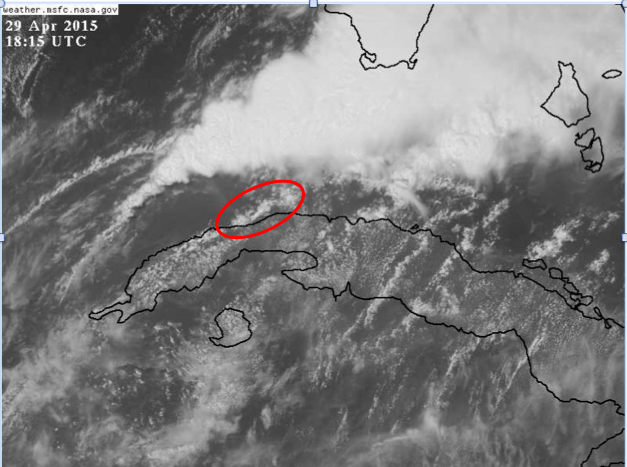 En rojo, la banda mesoconvectiva que se desprendió de la banda de aspecto triangular que venía desde el estrecho de la Florida y se formó en 25 minutos sobre La Habana (Imagen de satélite cedida por Armando Caymares)