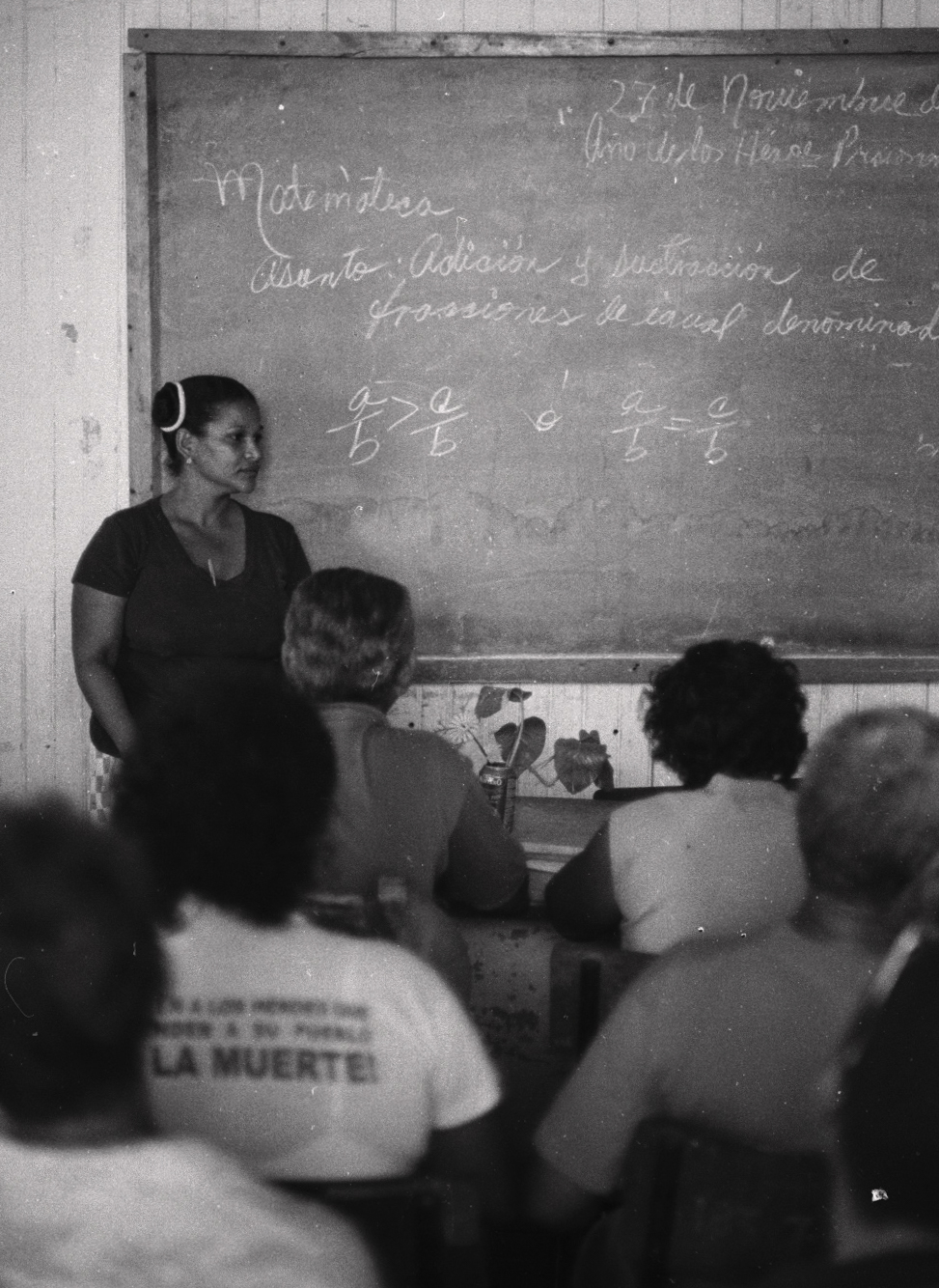 Más de 100.000 azucareros volvieron a las aulas en 2002 tras la reestructuración de la industria azucarera. No quedaron desempleados y conservaron sus salarios. Tampoco tenían ya sus antiguos empleos. (Foto: Alejandro Ramírez Anderson)