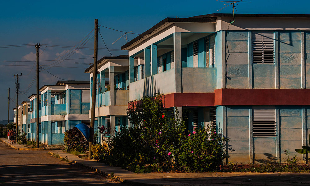 Aunque se pactó para 12 meses, la construcción ha demorado casi nueve años, y aún restan por concluir 36 casas (Foto: Julio Batista)