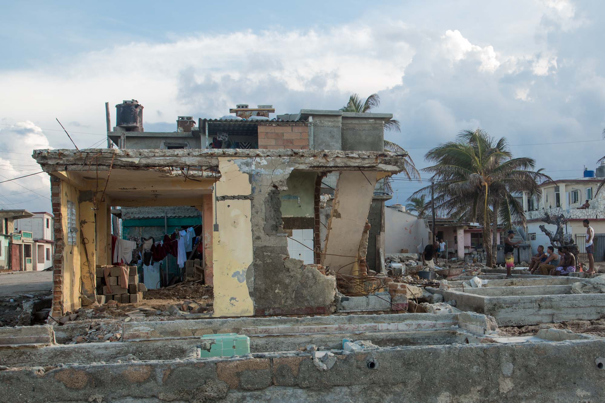 Nadie entiende la fuerza del huracán, aunque el ojo no pasó por aquí (Foto: Jorge Ricardo)