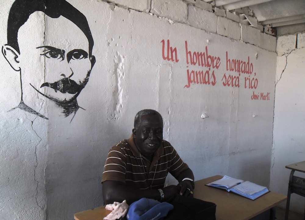 Eliober Veitía Morillo, profesor de Agropecuaria en el Centro Mixto Pablo de la Torriente Brau (Foto: Jesús Arencibia)