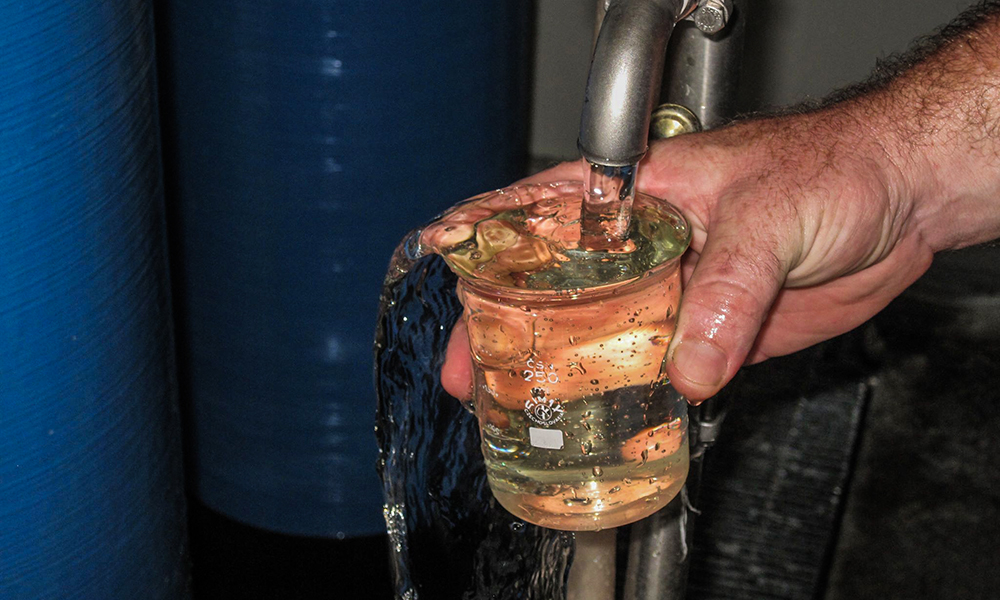 Resultado del tratamiento de aguas residuales en una de las plantas instaladas por TECOFIL