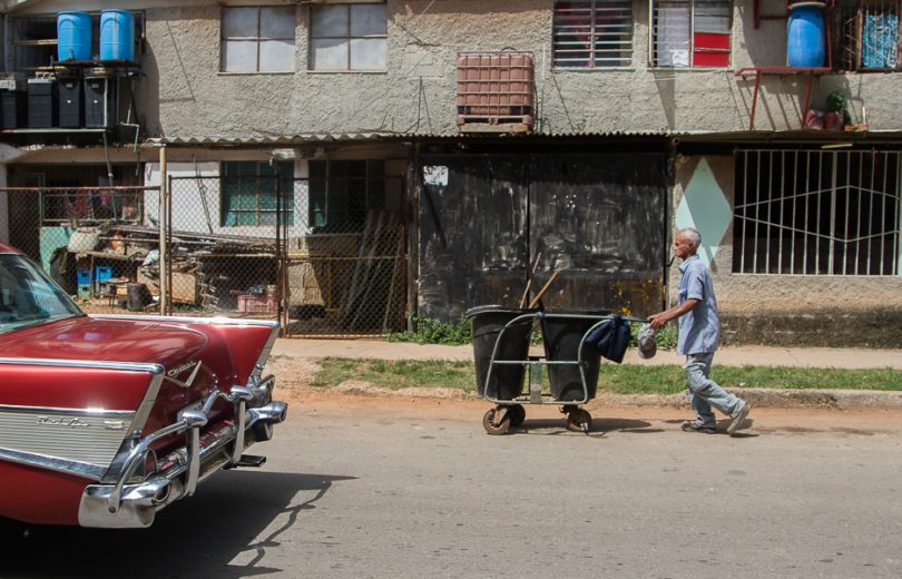 En febrero de 2017 el barrio tenía 70 contenedores plásticos (Foto: Ismario Rodríguez)