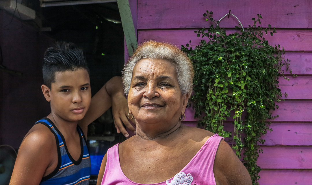 Raimi y su abuela Daysi (Foto: Mónica Baró)