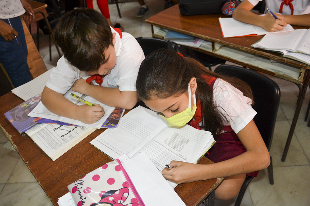 Antes del cierre de las escuelas algunos niños usaban medios de protección personal durante las clases (Foto: Yailín Alfaro)