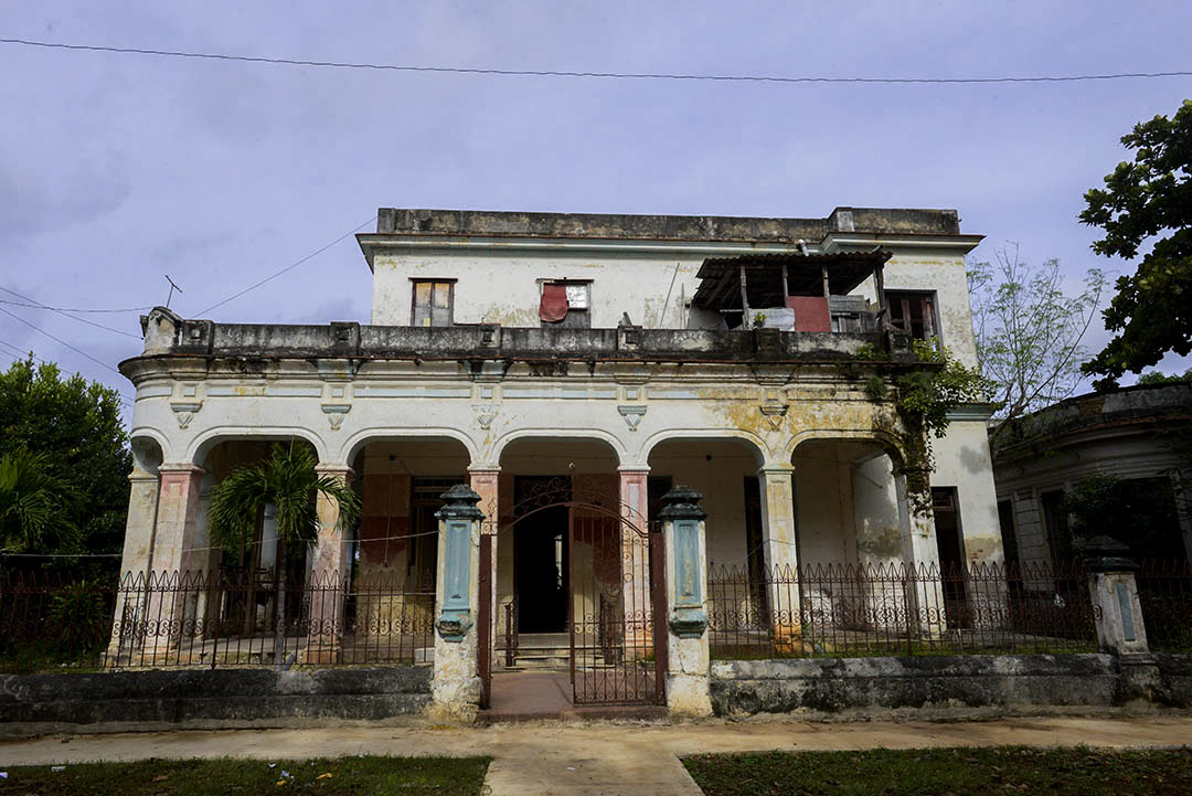 Fachada de la comunidad de tránsito situada en 15 y B (Foto: Abril). 