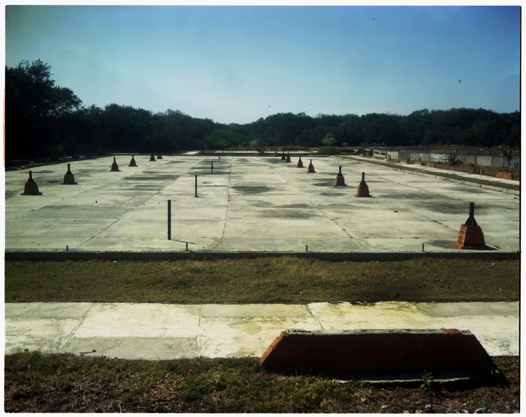 Canchas de voleibol (de la serie La Ciudad de lo Absoluto, 2016 - 2020. Foto: Irolan Maroselli)