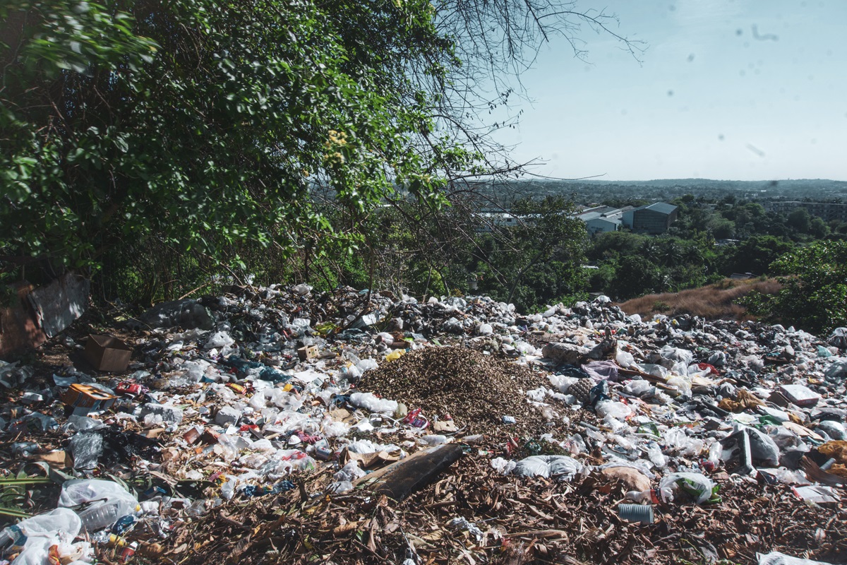 La basura puede pasar meses sin ser recogida (Foto: Leonardo Ruiz Rivera).