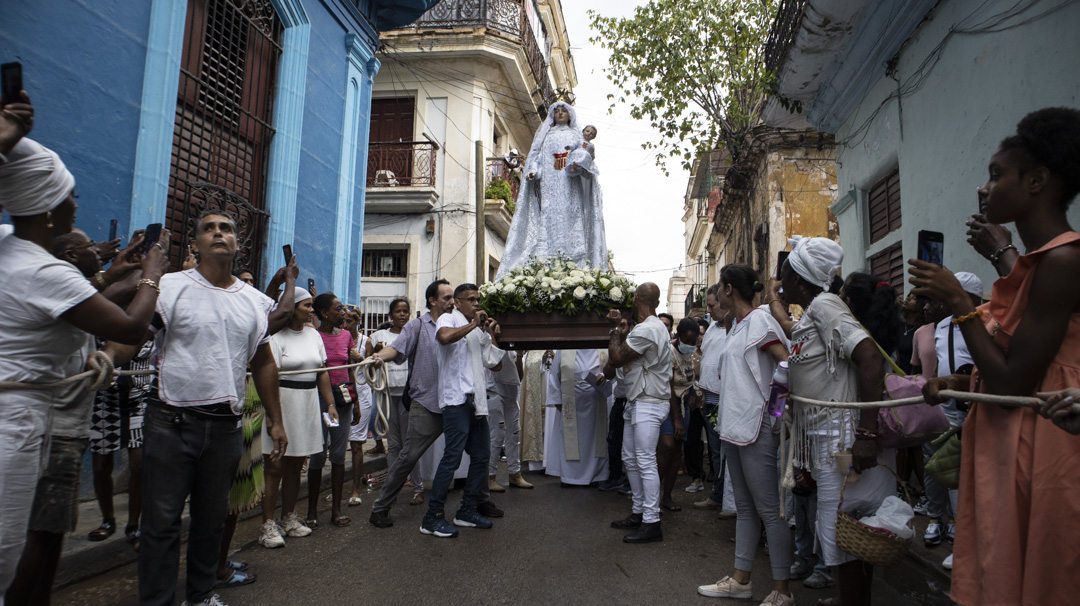 Virgen de las Mercedes llevada en procesión (Foto: Omar Meralla Cruz).