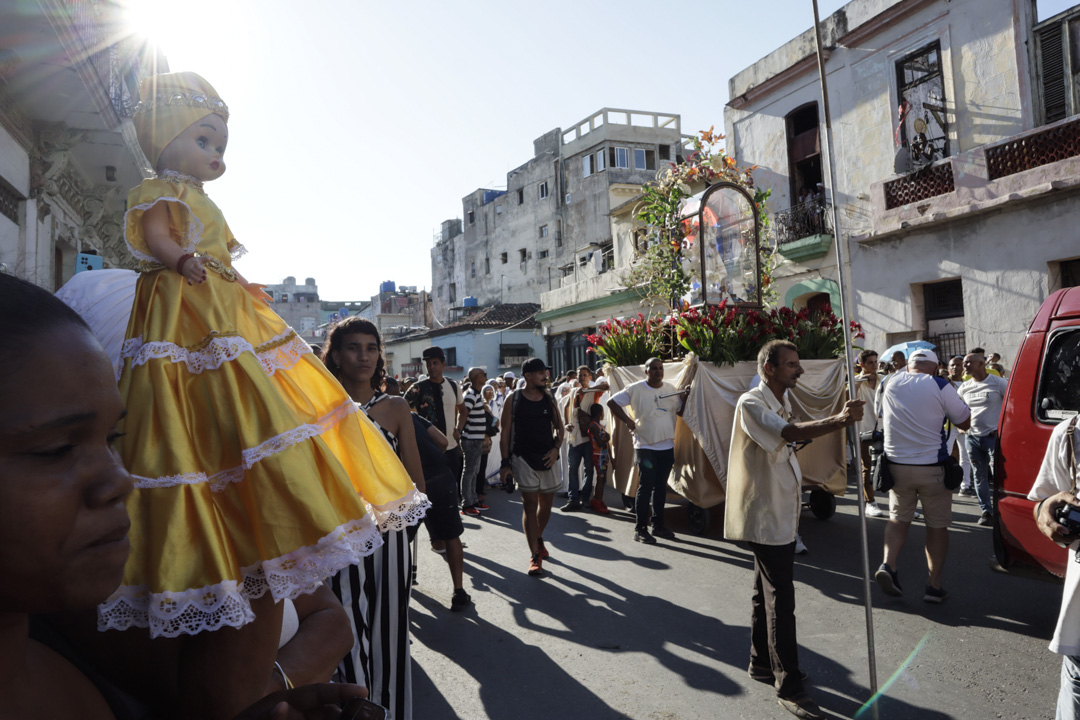 Procesión de la Virgen de la Caridad del Cobre, Patrona de la Isla de Cuba (Foto: Omar Meralla Cruz).