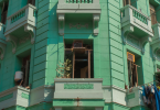 Hotel Bristol, ubicado en la esquina de San Rafael y Amistad, a una cuadra del antiguo hotel Royal Palm. Actualmente es, casi en su totalidad, un edificio de viviendas (Foto: Víctor Manuel Lefebre / Archivo Periodismo de Barrio).