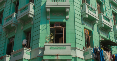 Hotel Bristol, ubicado en la esquina de San Rafael y Amistad, a una cuadra del antiguo hotel Royal Palm. Actualmente es, casi en su totalidad, un edificio de viviendas (Foto: Víctor Manuel Lefebre / Archivo Periodismo de Barrio).